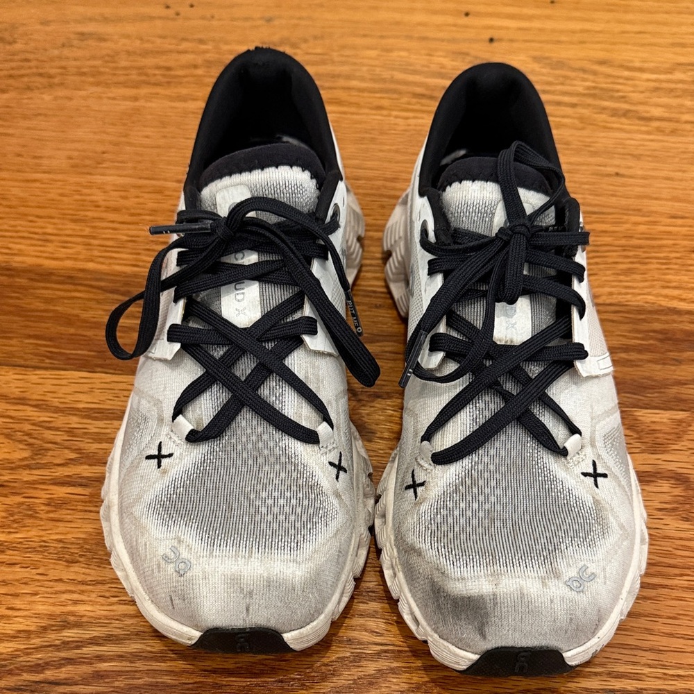Women On Cloud Black and White Athletic Sneakers